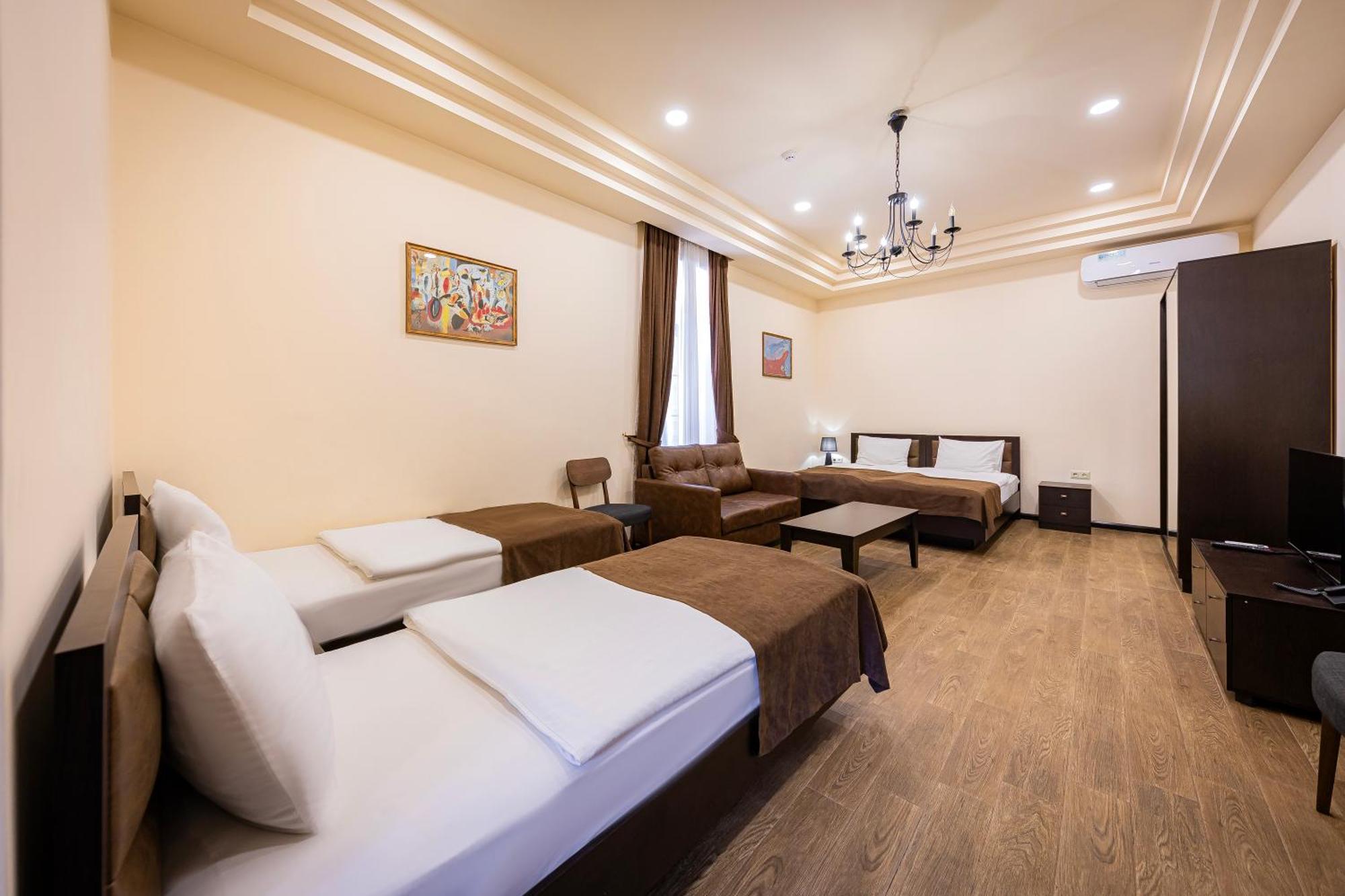 Boutique Living Hotel Jereván Kültér fotó