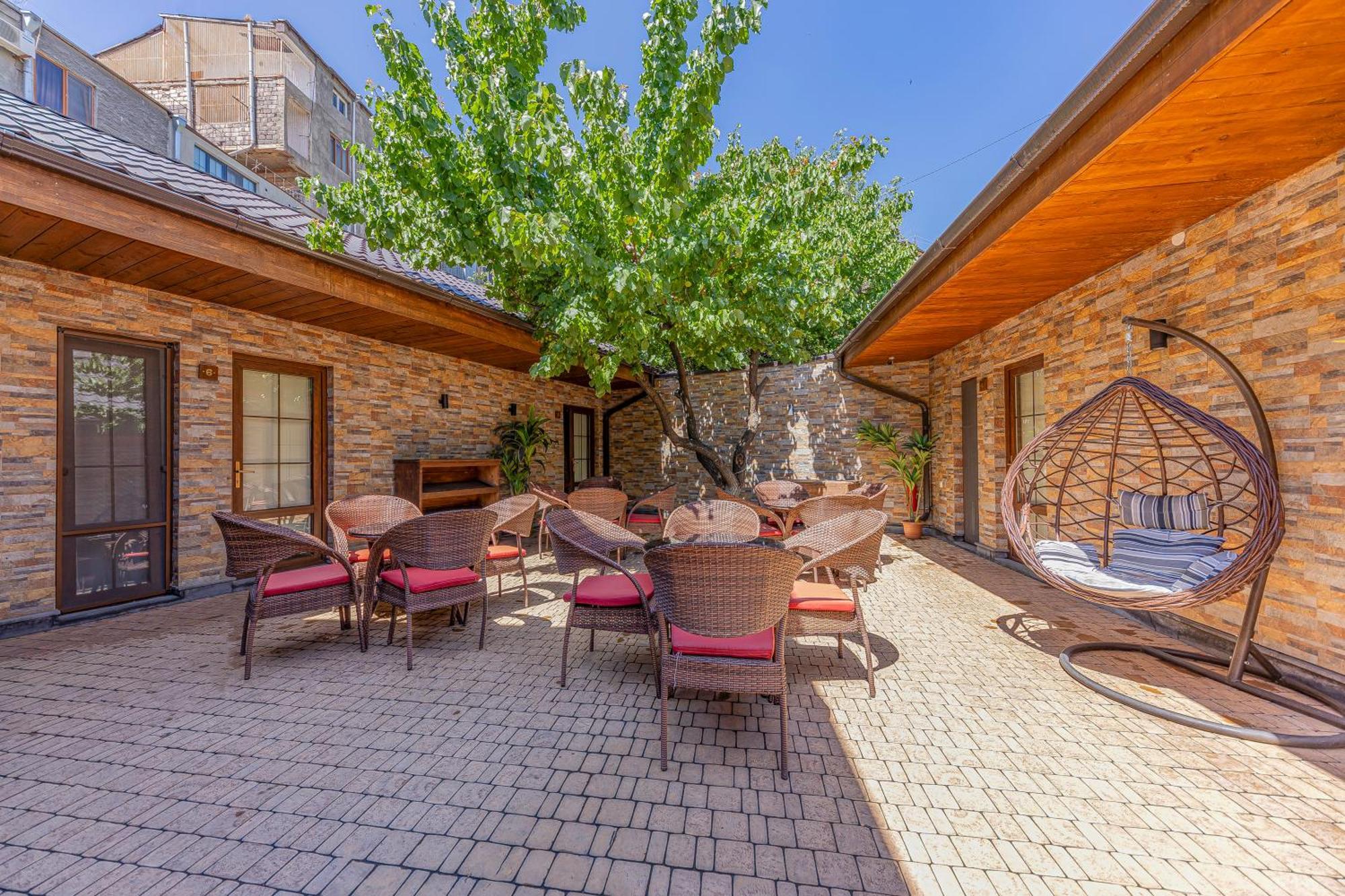 Boutique Living Hotel Jereván Kültér fotó