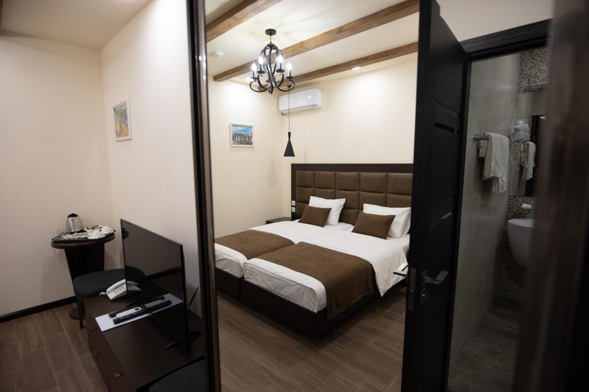 Boutique Living Hotel Jereván Kültér fotó