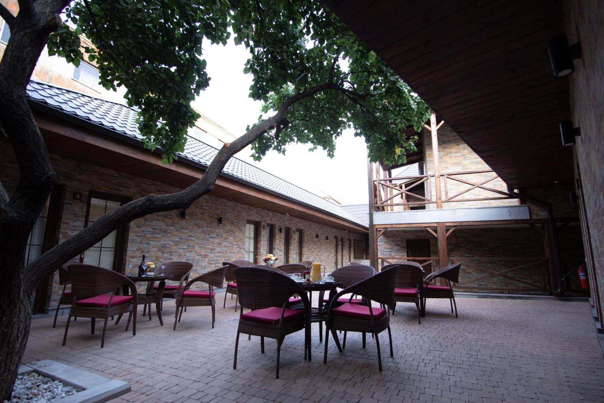 Boutique Living Hotel Jereván Kültér fotó