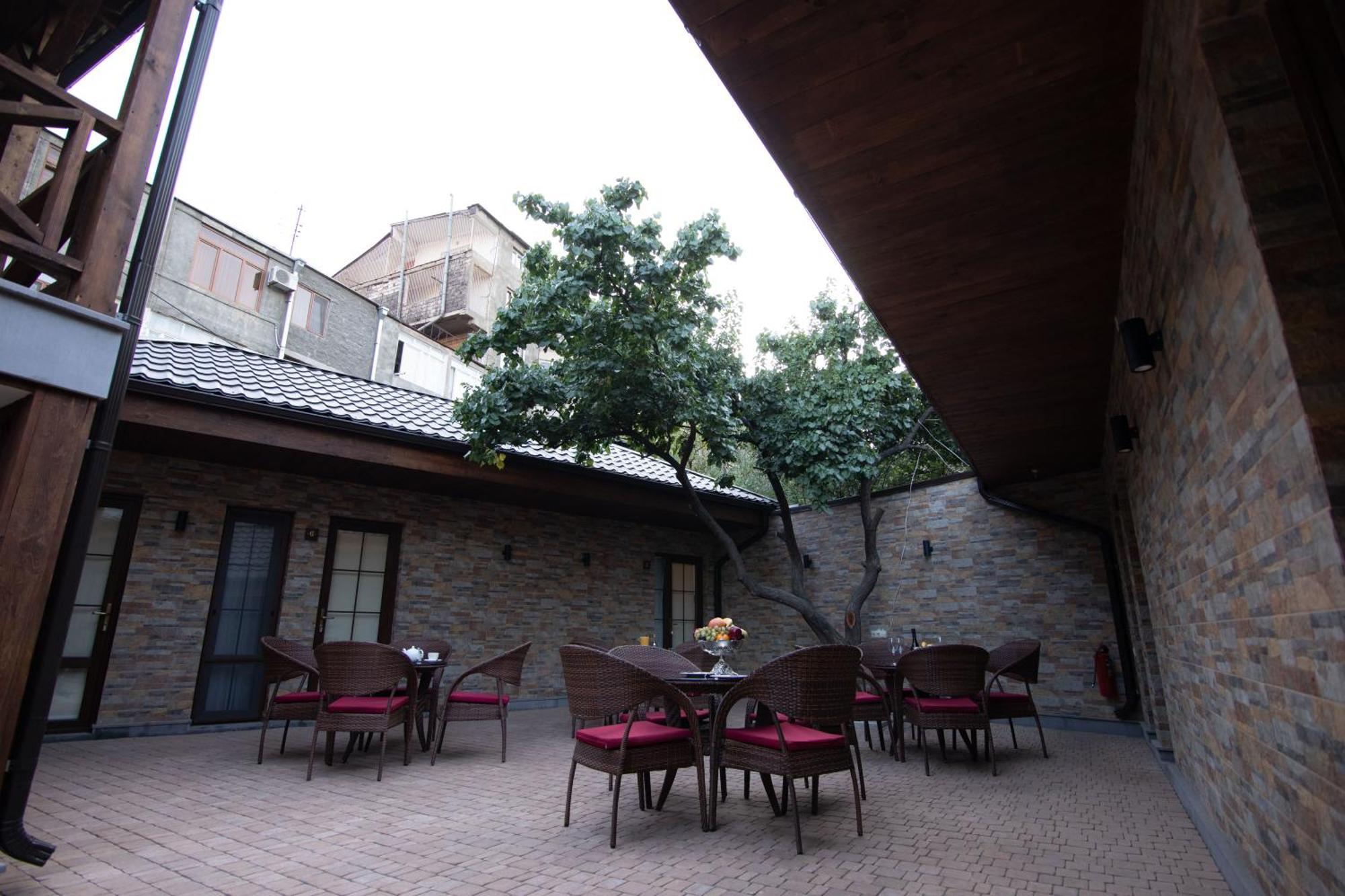 Boutique Living Hotel Jereván Kültér fotó
