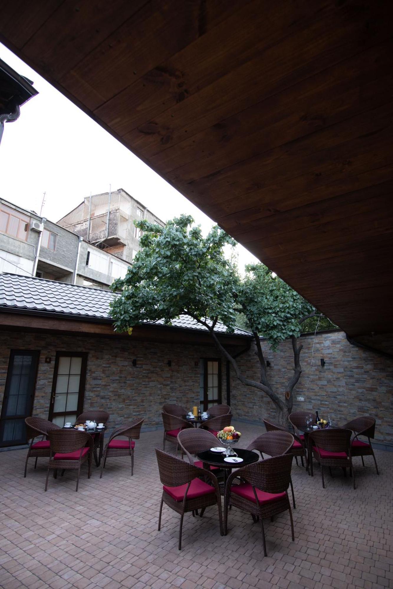 Boutique Living Hotel Jereván Kültér fotó