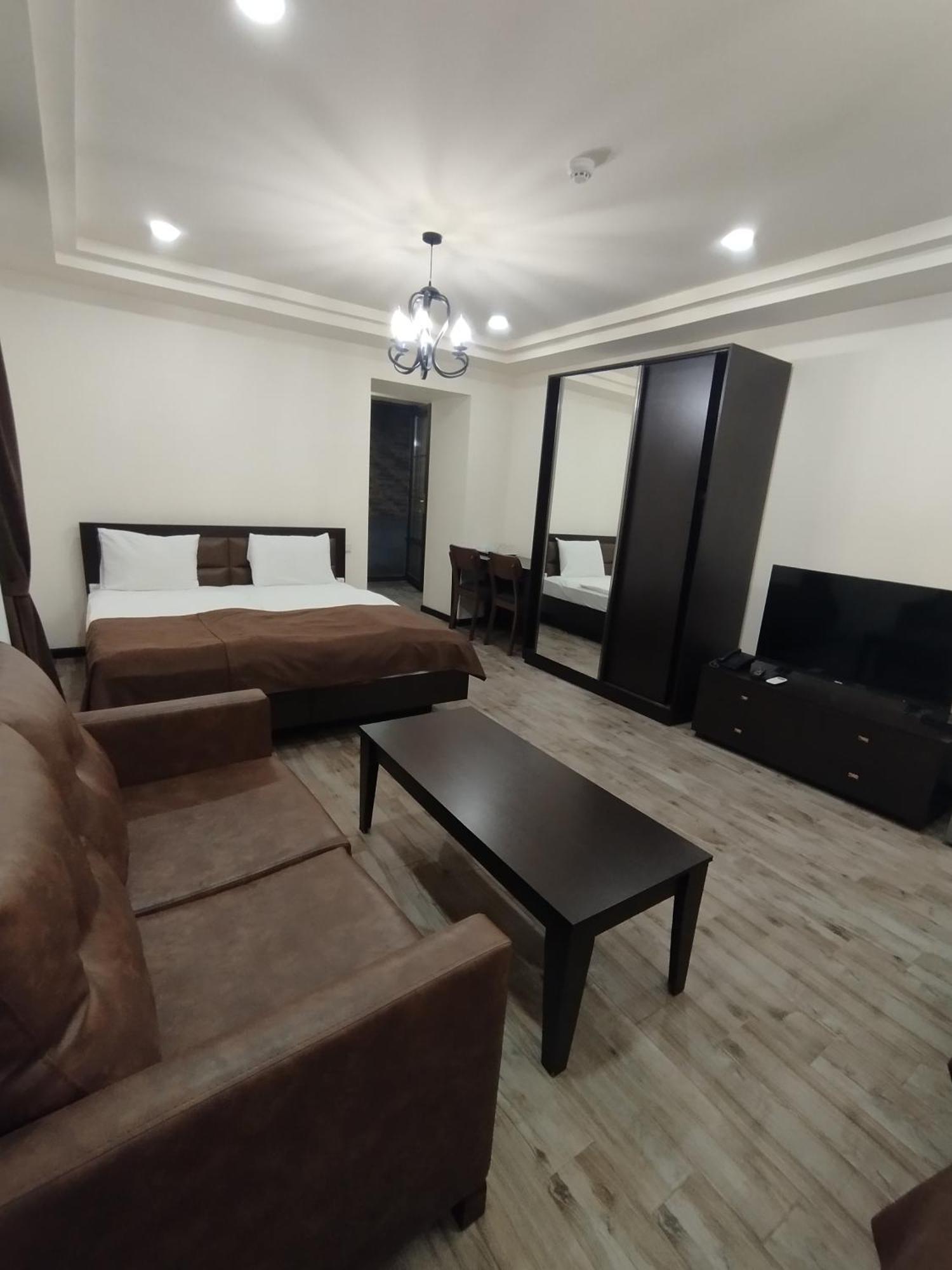 Boutique Living Hotel Jereván Kültér fotó