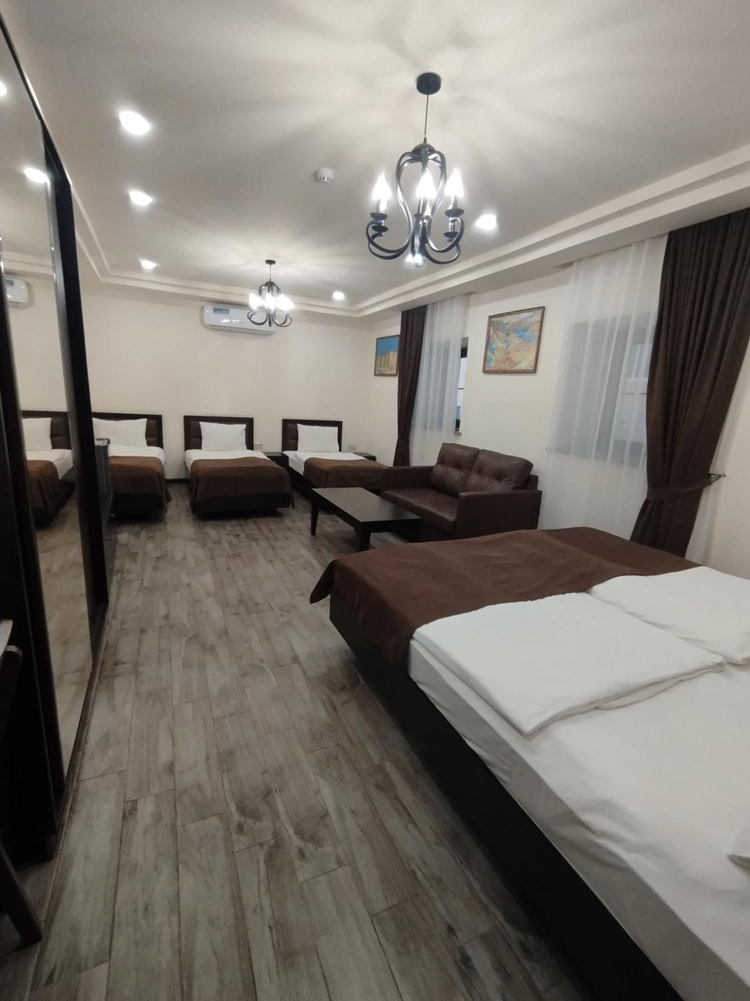 Boutique Living Hotel Jereván Kültér fotó