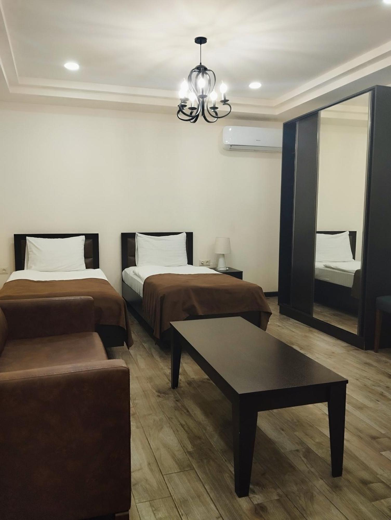 Boutique Living Hotel Jereván Kültér fotó