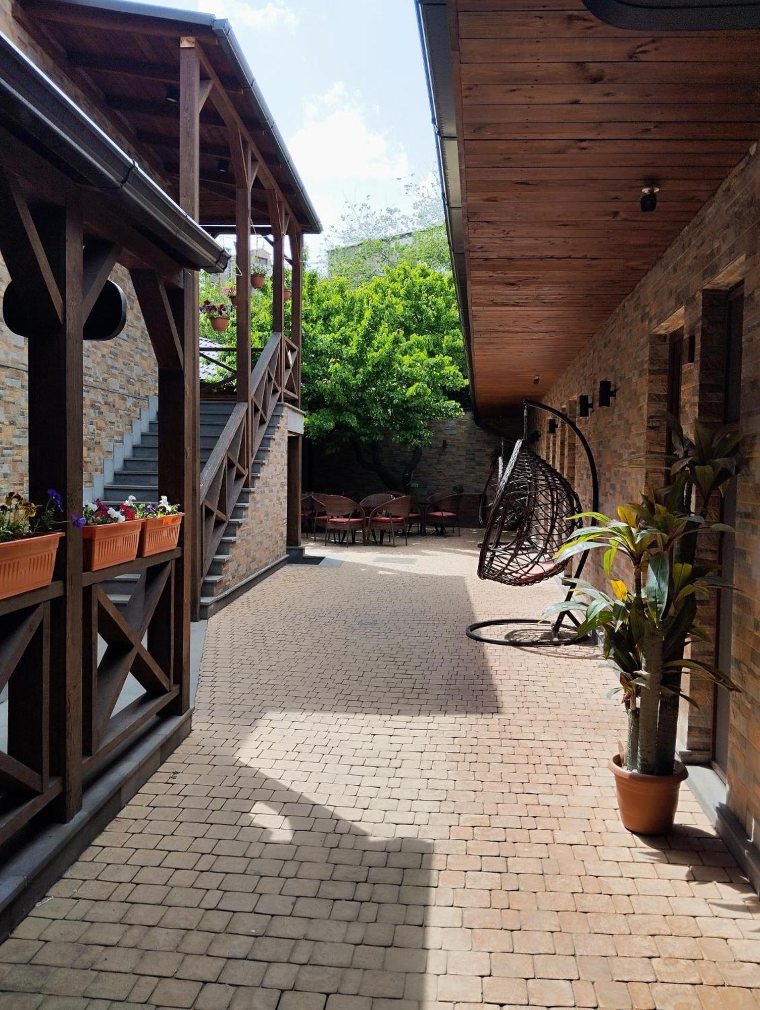 Boutique Living Hotel Jereván Kültér fotó